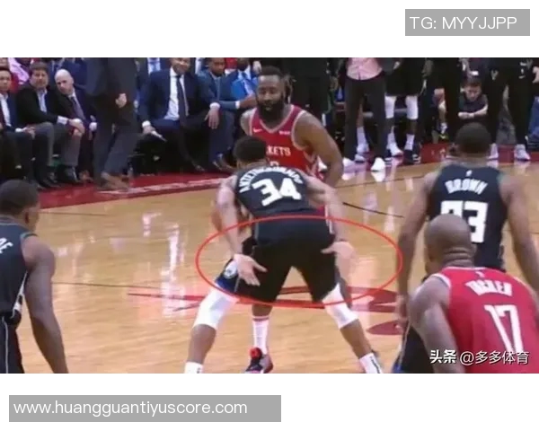 损友行为引发争议巴特勒罚球遭坑瞬间疑惑不解原地愣神