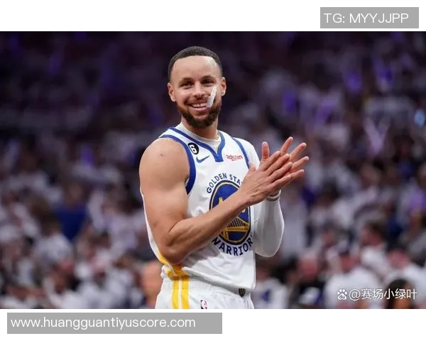 理查德成为球队历史第三位新秀单场30分5三分与库里穆迪并肩前行