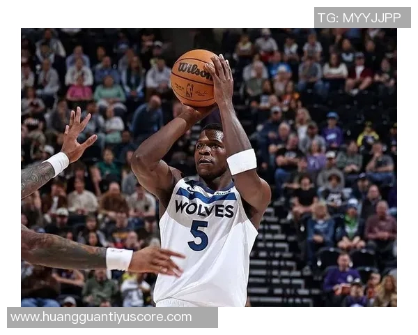 爱德华兹背部痉挛成疑队记透露揭幕战客战开拓者最新动态