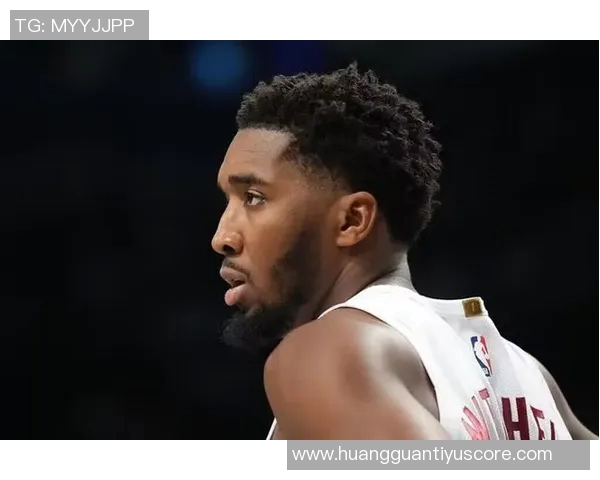 米切尔半场表现低迷8投仅2中三分球全失仅得11分并出现3次失误