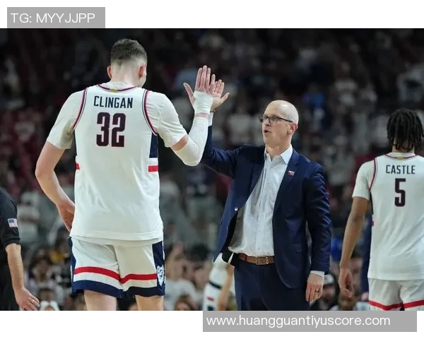 NBA高管与球探齐聚考察Woj母校球队球员展现人脉魅力