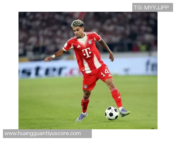 拜仁球员凯恩迪亚斯杰克逊齐聚慕尼黑啤酒节欢庆盛宴